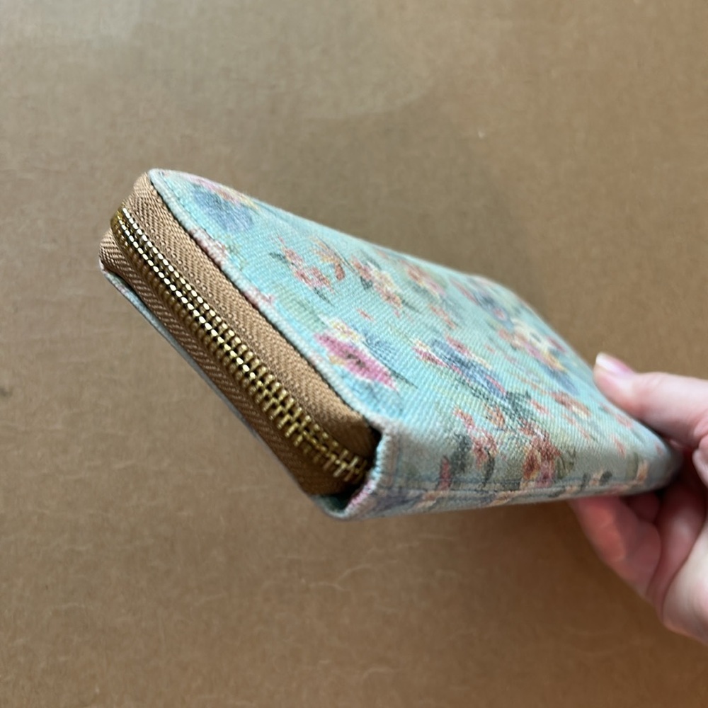 NWOT Disney Stitch Loungefly pastel wallet RARE zip around - Picture 5 of 16